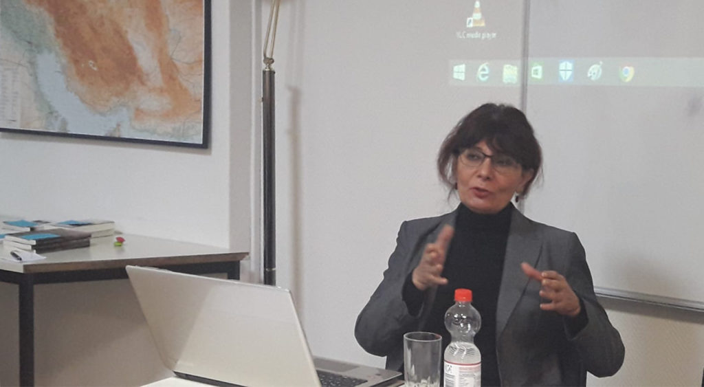 Die Journalistin Nahid Fallahi-Keshavarz