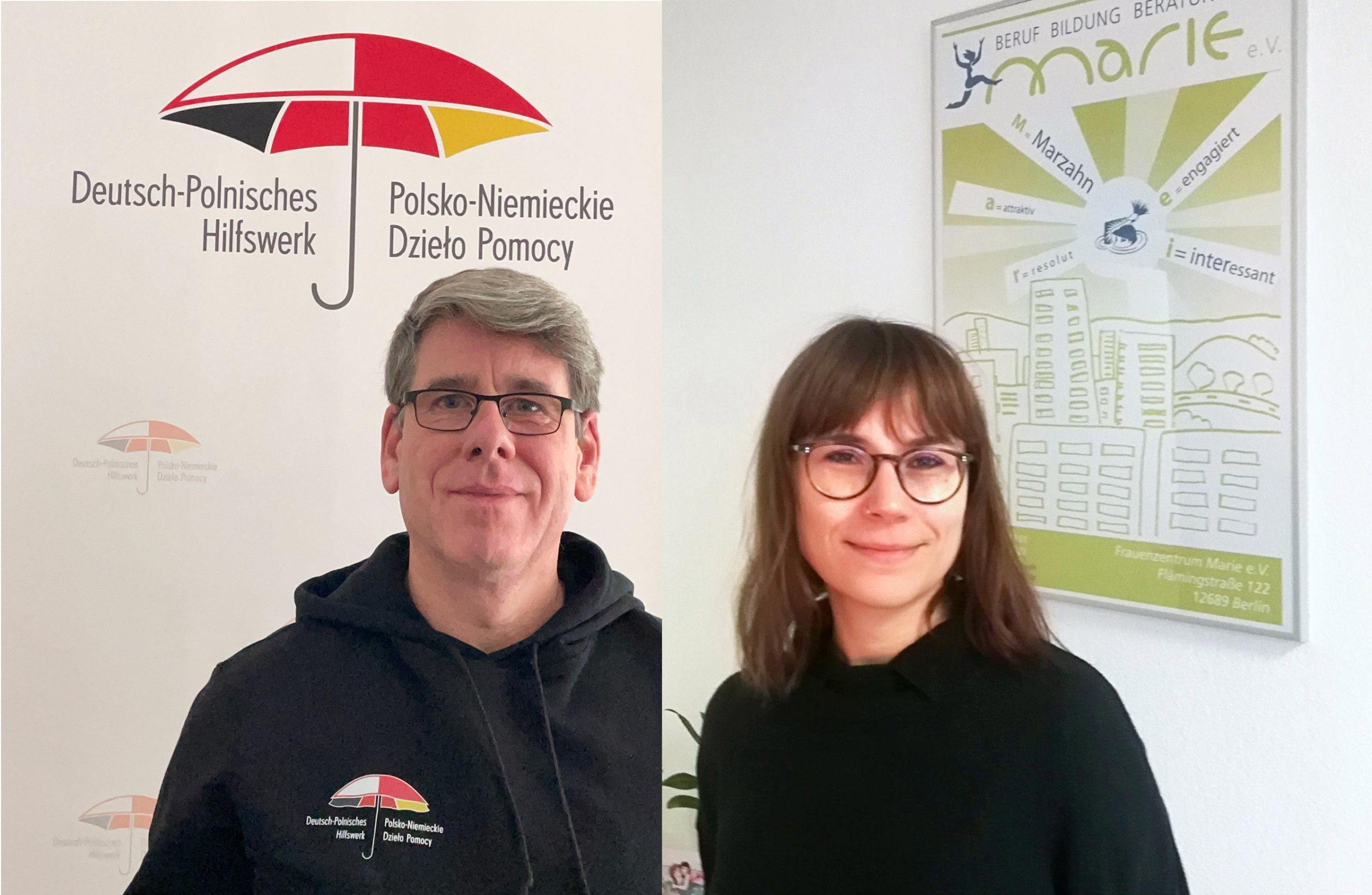 Ein Mann steht vor dem Logo des deutsch-polnischen Hilfswerks einem Regenschirm mit schwarzen, roten gelben und weißen Segmenten. Eine Frau steht neben einem Plakat des Frauenzentrums Marie.